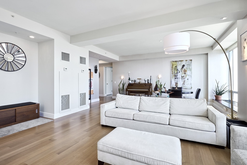 2 Avery, Boston, Massachusetts, 3 Bedrooms Bedrooms, 5 Rooms Rooms,2 BathroomsBathrooms,Residential,For Sale,Avery,73500631