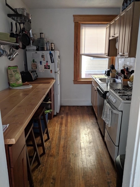 97 Hancock St, Cambridge, Massachusetts, 1 Bedroom Bedrooms, 3 Rooms Rooms,1 BathroomBathrooms,Residential Lease,For Rent,Hancock St,73480612