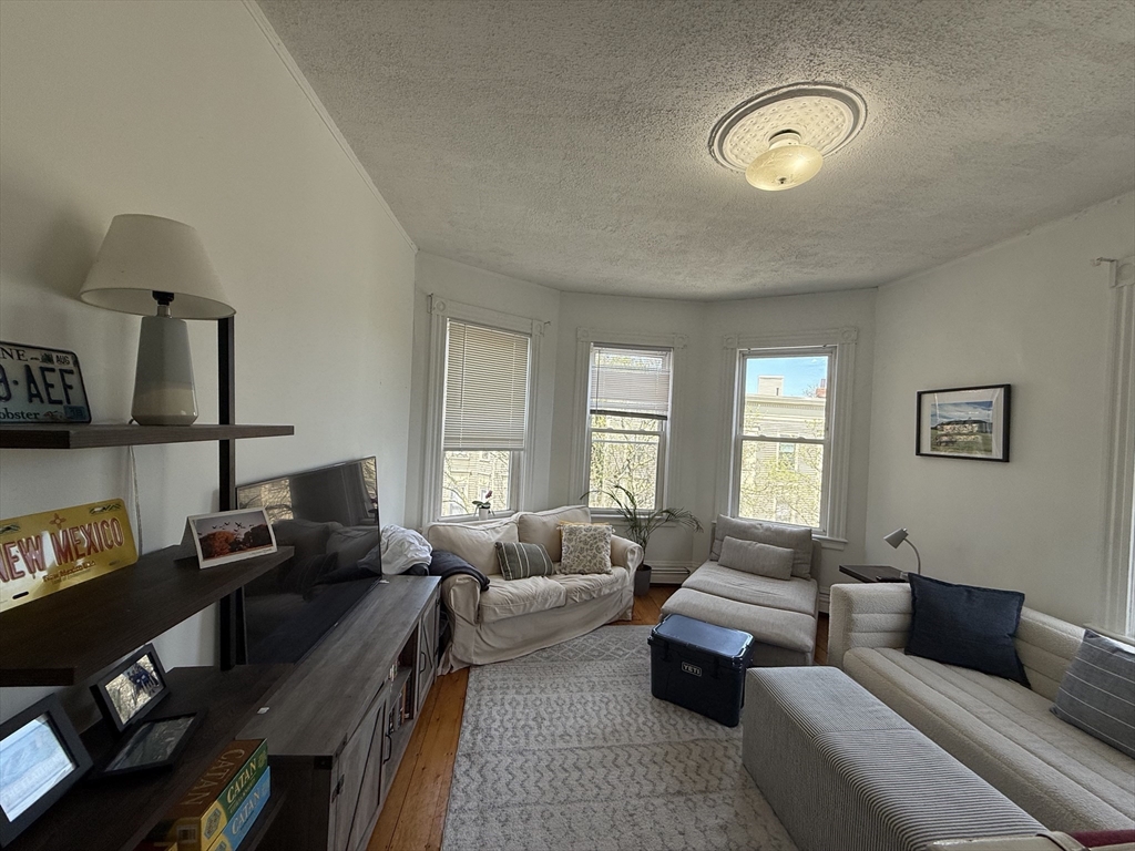 254 Windsor St., Cambridge, Massachusetts, 3 Bedrooms Bedrooms, 5 Rooms Rooms,1 BathroomBathrooms,Residential Lease,For Rent,Windsor St.,73513585