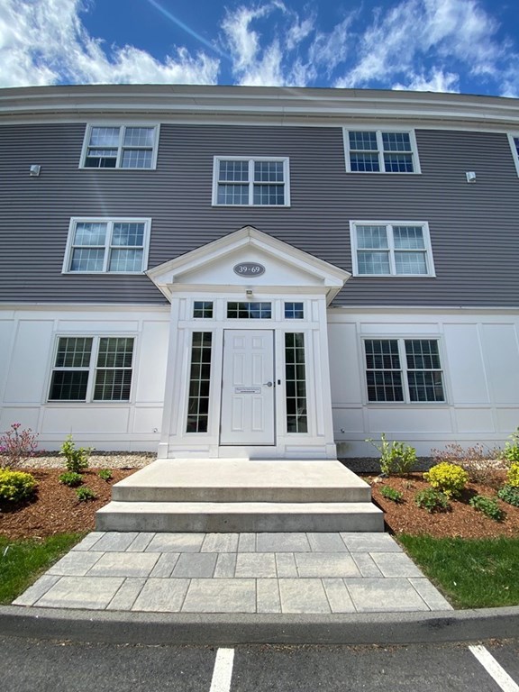39 Saunders Street, North Andover, Massachusetts, 2 Bedrooms Bedrooms, 4 Rooms Rooms,1 BathroomBathrooms,Residential Lease,For Rent,Saunders Street,73543879