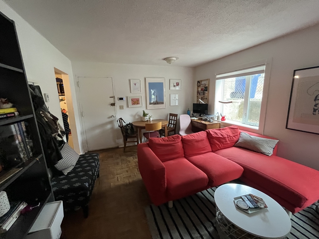 524 Putnam Ave, Cambridge, Massachusetts, 1 Bedroom Bedrooms, 3 Rooms Rooms,1 BathroomBathrooms,Residential Lease,For Rent,Putnam Ave,73480617