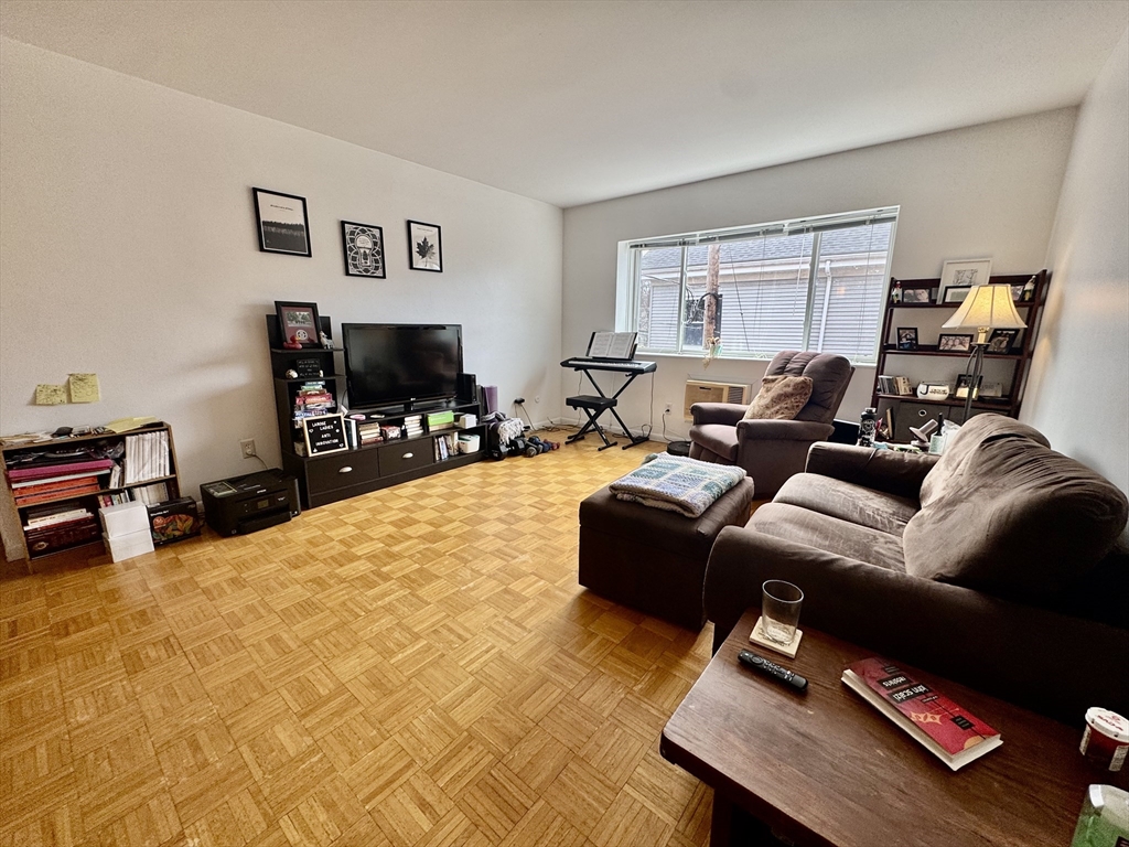 2 Larose Pl, Boston, Massachusetts, 2 Bedrooms Bedrooms, 4 Rooms Rooms,1 BathroomBathrooms,Residential Lease,For Rent,Larose Pl,73549109