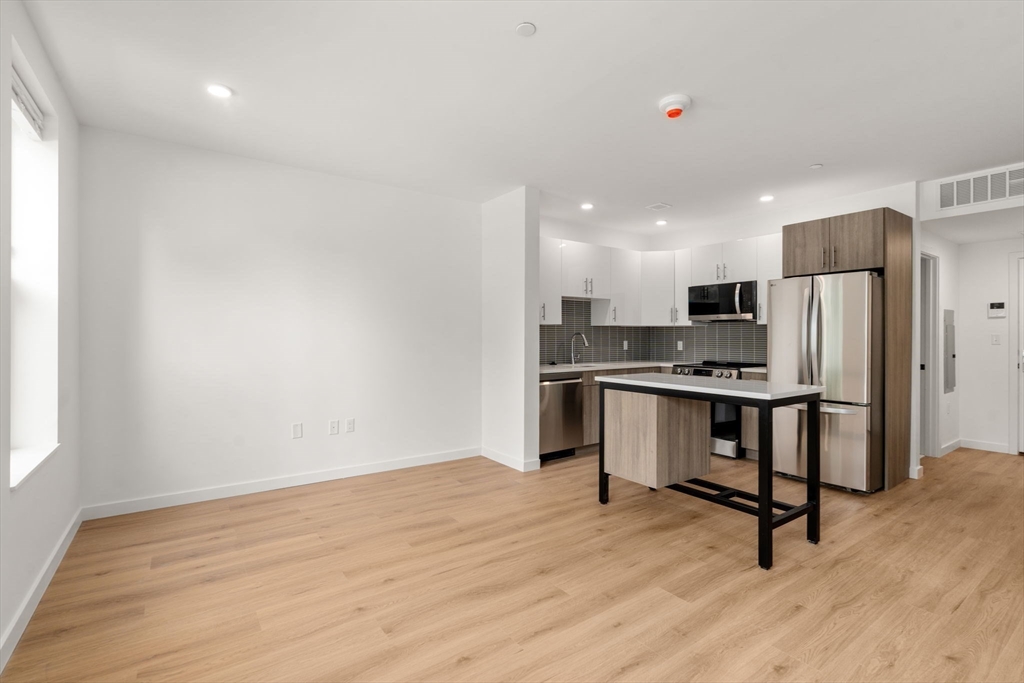 40 Centre St, Brookline, Massachusetts, 1 Room Rooms,1 BathroomBathrooms,Residential Lease,For Rent,Centre St,73535495