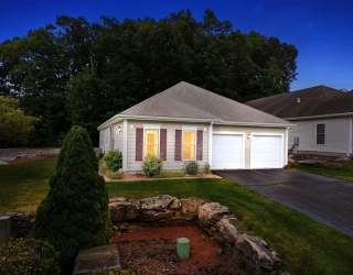12 Summerfield Dr, Uxbridge, Massachusetts, 2 Bedrooms Bedrooms, 6 Rooms Rooms,2 BathroomsBathrooms,Residential,For Sale,Summerfield Dr,73555326