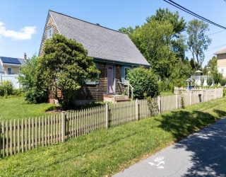 24 Jesse St, Fairhaven, Massachusetts, 4 Bedrooms Bedrooms, 7 Rooms Rooms,1 BathroomBathrooms,Residential,For Sale,Jesse St,73555338