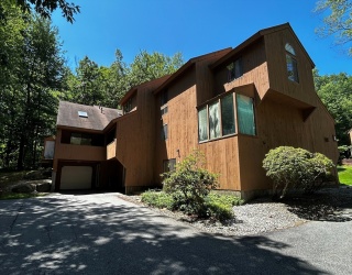 38 Eaton Court, Haverhill, Massachusetts, 2 Bedrooms Bedrooms, 6 Rooms Rooms,1.5 BathroomsBathrooms,Residential,For Sale,Eaton Court,73555352