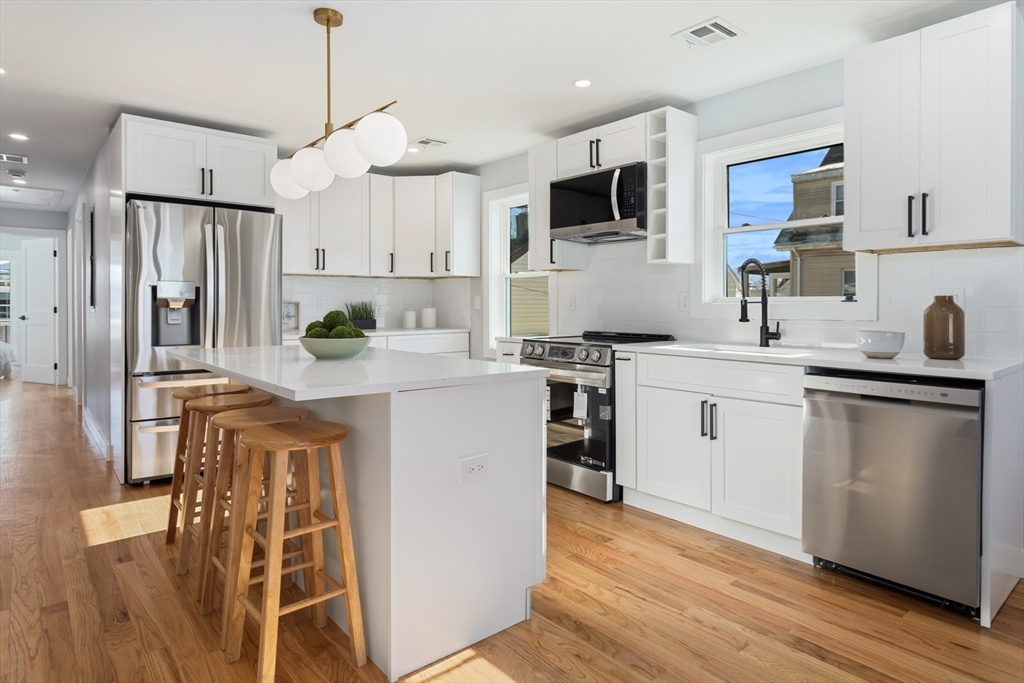 322-324 Pearl St, Malden, Massachusetts, 2 Bedrooms Bedrooms, 6 Rooms Rooms,2 BathroomsBathrooms,Residential Lease,For Rent,Pearl St,73545369