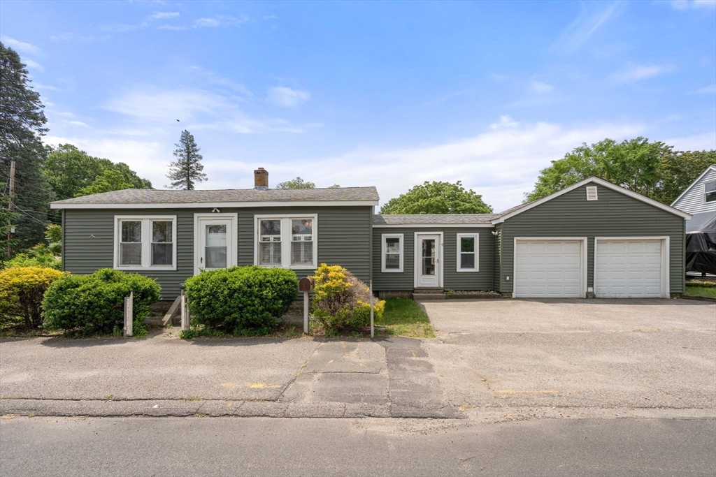 9 Providence Rd, Sutton, Massachusetts, 2 Bedrooms Bedrooms, 5 Rooms Rooms,2 BathroomsBathrooms,Residential,For Sale,Providence Rd,73534707