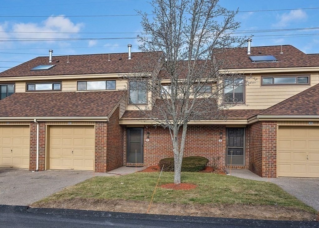 51 Cottonwood Dr, Stoughton, Massachusetts, 2 Bedrooms Bedrooms, 6 Rooms Rooms,1.5 BathroomsBathrooms,Residential Lease,For Rent,Cottonwood Dr,73555372