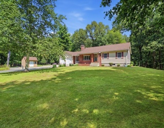 414 Mountain Rd, Holyoke, Massachusetts, 3 Bedrooms Bedrooms, 6 Rooms Rooms,2 BathroomsBathrooms,Residential,For Sale,Mountain Rd,73555378