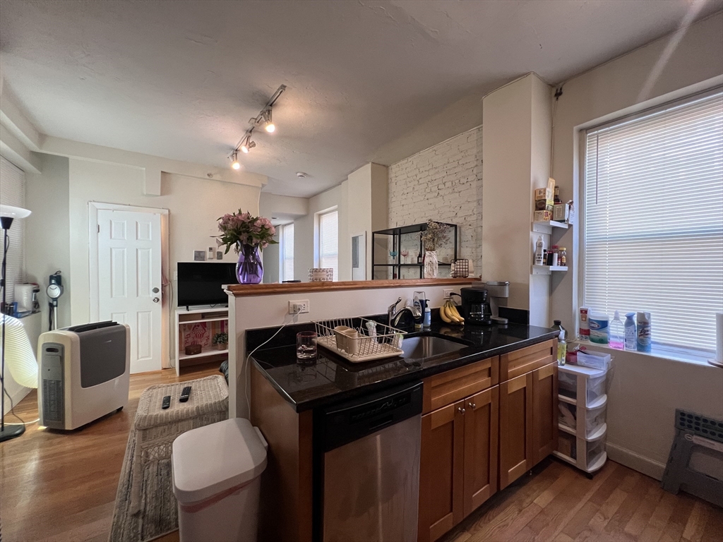 35 N Margin, Boston, Massachusetts, 2 Bedrooms Bedrooms, 3 Rooms Rooms,1 BathroomBathrooms,Residential Lease,For Rent,N Margin,73555388