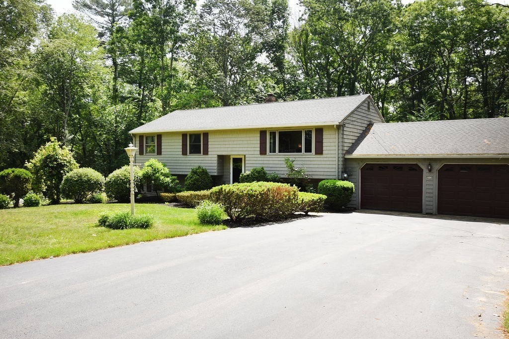 212 Spruce Way, Hanover, Massachusetts, 3 Bedrooms Bedrooms, 8 Rooms Rooms,1.5 BathroomsBathrooms,Residential,For Sale,Spruce Way,73535258
