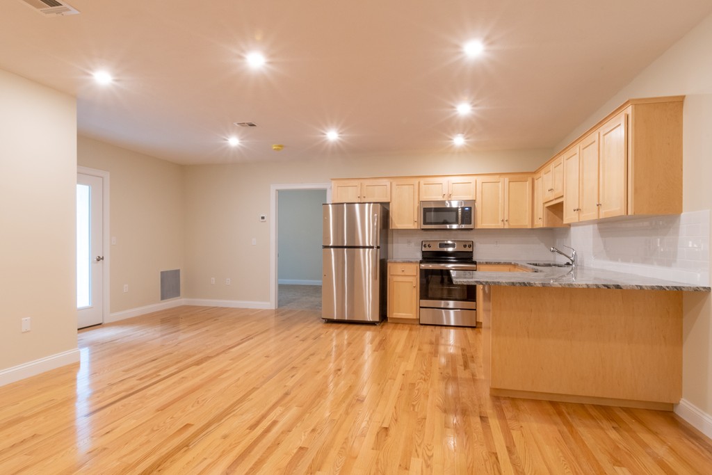 80 North Meadows Road, Medfield, Massachusetts, 3 Bedrooms Bedrooms, 5 Rooms Rooms,2 BathroomsBathrooms,Residential Lease,For Rent,North Meadows Road,73555413