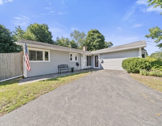 11 Nichols Road, Peabody, Massachusetts, 3 Bedrooms Bedrooms, 7 Rooms Rooms,1.5 BathroomsBathrooms,Residential,For Sale,Nichols Road,73555337