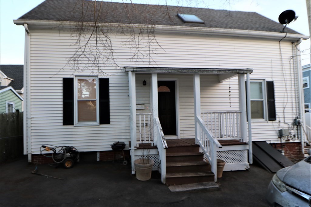 254 Broadway, Lynn, Massachusetts, 3 Bedrooms Bedrooms, 5 Rooms Rooms,2 BathroomsBathrooms,Residential Lease,For Rent,Broadway,73555417