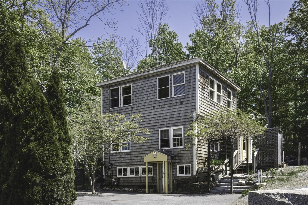 127R Leonard, Gloucester, Massachusetts, 2 Bedrooms Bedrooms, 5 Rooms Rooms,1 BathroomBathrooms,Residential Lease,For Rent,Leonard,73555428