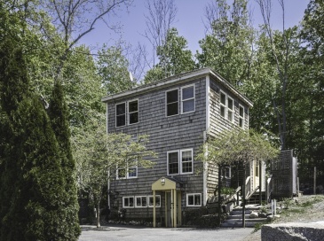 127R Leonard, Gloucester, Massachusetts, 2 Bedrooms Bedrooms, 5 Rooms Rooms,1 BathroomBathrooms,Residential Lease,For Rent,Leonard,73555428