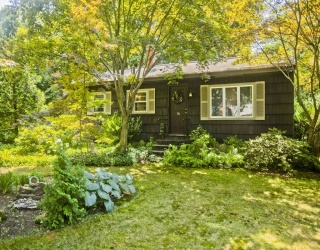 56 Santa Maria St, Springfield, Massachusetts, 2 Bedrooms Bedrooms, 5 Rooms Rooms,1 BathroomBathrooms,Residential,For Sale,Santa Maria St,73550130