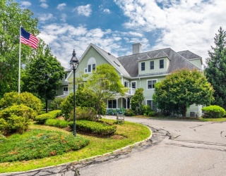 140 Lincoln Road, Lincoln, Massachusetts, 2 Bedrooms Bedrooms, 4 Rooms Rooms,2 BathroomsBathrooms,Residential,For Sale,Lincoln Road,73550003