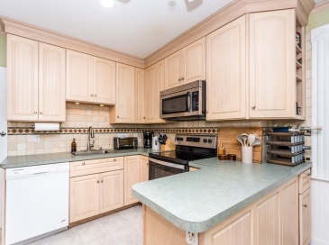 103 High Street, Waltham, Massachusetts, 2 Bedrooms Bedrooms, 5 Rooms Rooms,1 BathroomBathrooms,Residential Lease,For Rent,High Street,73533150