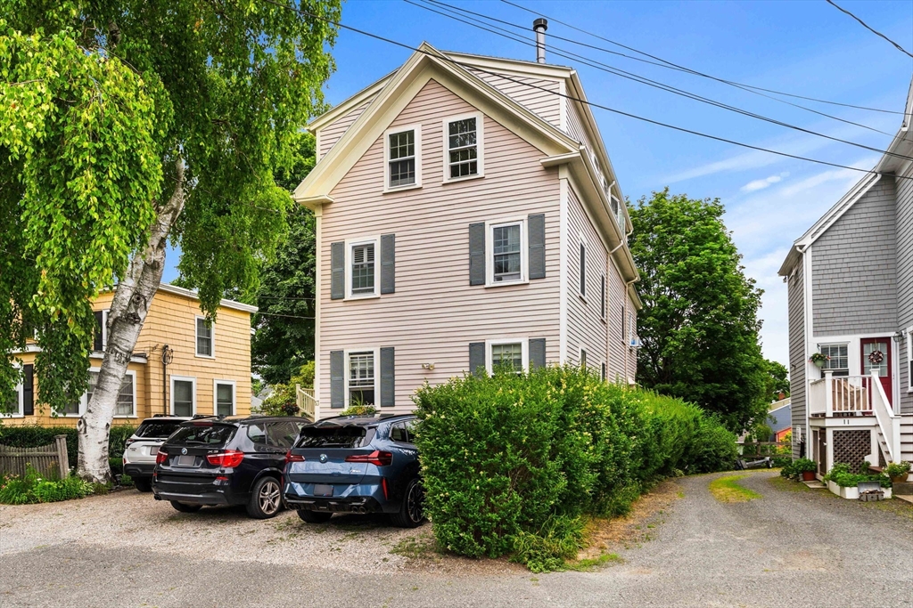 13 Linden St, Marblehead, Massachusetts, 1 Bedroom Bedrooms, 3 Rooms Rooms,1 BathroomBathrooms,Residential,For Sale,Linden St,73545657