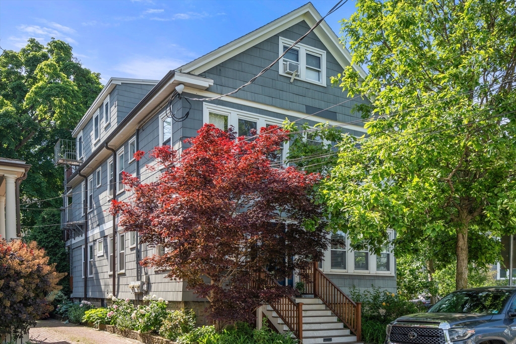 116-118 Fayerweather St, Cambridge, Massachusetts, 2 Bedrooms Bedrooms, 7 Rooms Rooms,2 BathroomsBathrooms,Residential,For Sale,Fayerweather St,73537548
