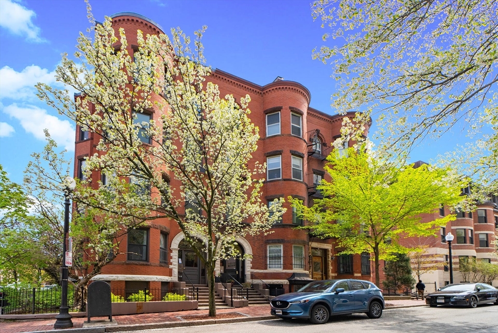 198 St Botolph St, Boston, Massachusetts, 2 Rooms Rooms,1 BathroomBathrooms,Residential Lease,For Rent,St Botolph St,73541625