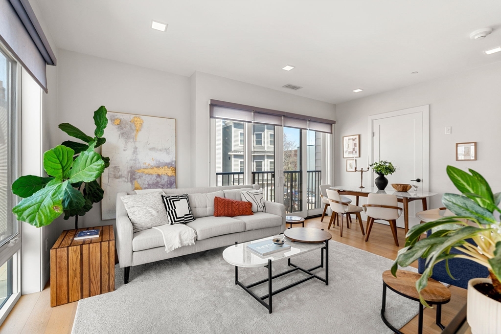 287 Maverick Street, Boston, Massachusetts, 2 Bedrooms Bedrooms, 5 Rooms Rooms,2 BathroomsBathrooms,Residential Lease,For Rent,Maverick Street,73544957