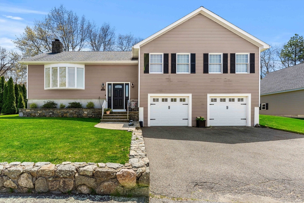 38 Sandra Road, Peabody, Massachusetts, 3 Bedrooms Bedrooms, 7 Rooms Rooms,2 BathroomsBathrooms,Residential,For Sale,Sandra Road,73516109