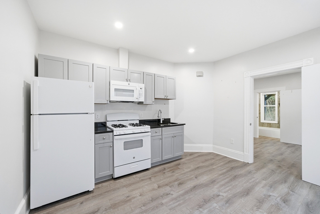 14 Ripley Street, Malden, Massachusetts, 4 Rooms Rooms,1 BathroomBathrooms,Residential Lease,For Rent,Ripley Street,73471981