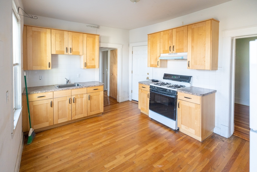 26 Pearl St, Somerville, Massachusetts, 2 Bedrooms Bedrooms, 6 Rooms Rooms,1 BathroomBathrooms,Residential Lease,For Rent,Pearl St,73499403