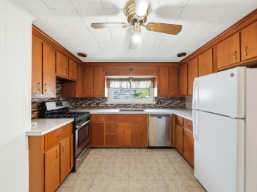 23 Edmund St, Malden, Massachusetts, 3 Bedrooms Bedrooms, 5 Rooms Rooms,1 BathroomBathrooms,Residential Lease,For Rent,Edmund St,73504933