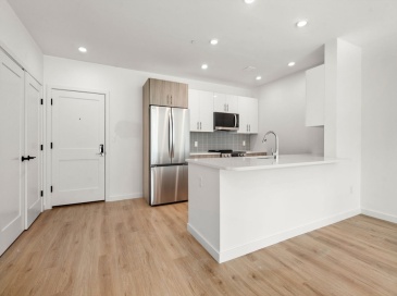 40 Centre St, Brookline, Massachusetts, 2 Bedrooms Bedrooms, 6 Rooms Rooms,2 BathroomsBathrooms,Residential Lease,For Rent,Centre St,73555489