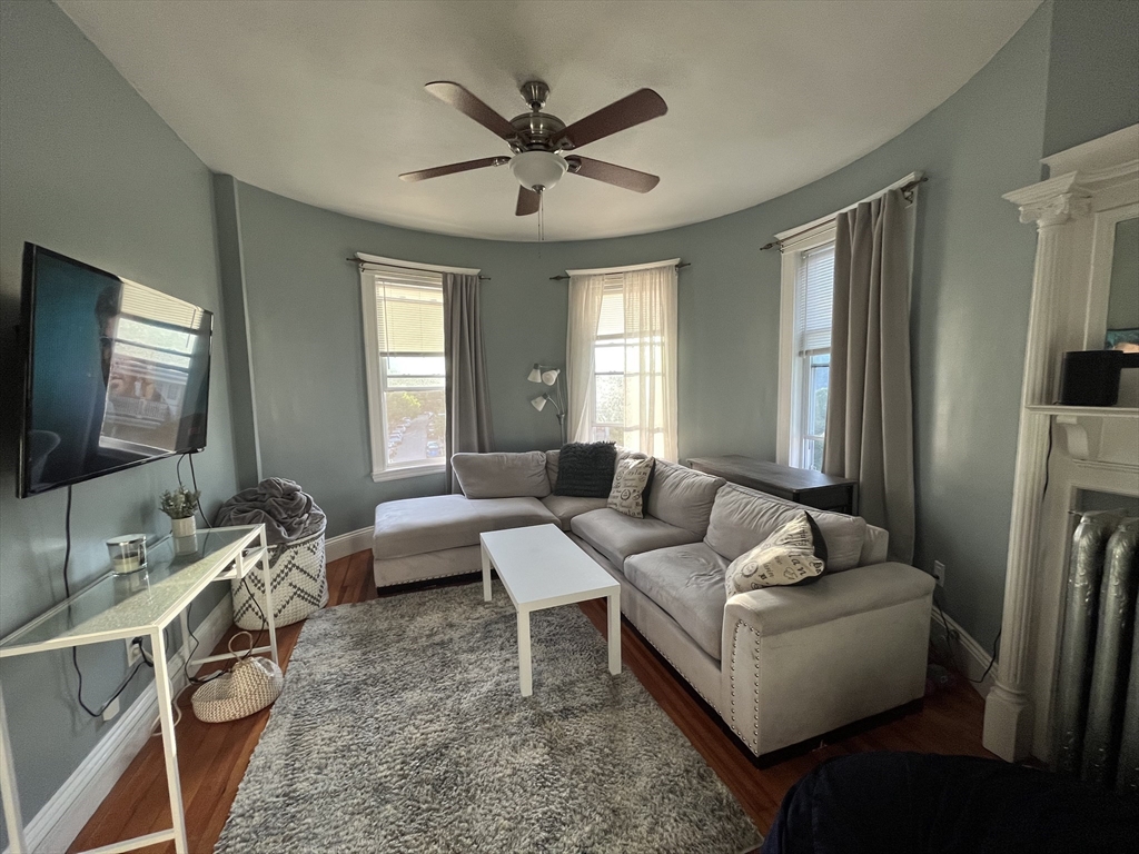 22 Pleasant St, Boston, Massachusetts, 3 Bedrooms Bedrooms, 5 Rooms Rooms,1 BathroomBathrooms,Residential Lease,For Rent,Pleasant St,73555492