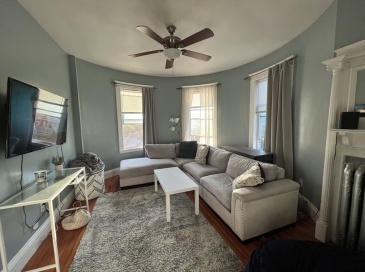 22 Pleasant St, Boston, Massachusetts, 3 Bedrooms Bedrooms, 5 Rooms Rooms,1 BathroomBathrooms,Residential Lease,For Rent,Pleasant St,73555492