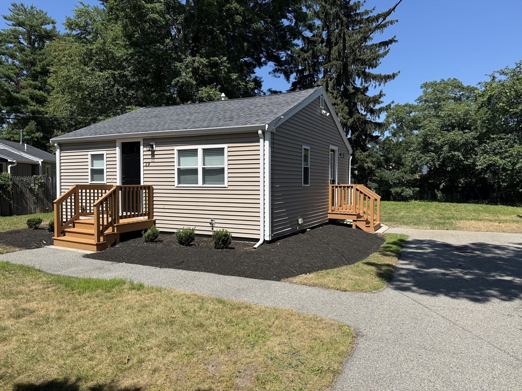 19 Birch Terrace, Carver, Massachusetts, 2 Bedrooms Bedrooms, 5 Rooms Rooms,1 BathroomBathrooms,Residential Lease,For Rent,Birch Terrace,73555502