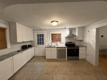 21 Dennis St, Attleboro, Massachusetts, 2 Bedrooms Bedrooms, 5 Rooms Rooms,1 BathroomBathrooms,Residential Lease,For Rent,Dennis St,73555507
