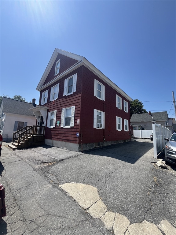64 Fulton St, Lowell, Massachusetts, 4 Bedrooms Bedrooms, 10 Rooms Rooms,2 BathroomsBathrooms,Residential Income,For Sale,Fulton St,73555509