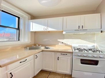 124 Central Ave, Lynn, Massachusetts, 1 Bedroom Bedrooms, 3 Rooms Rooms,1 BathroomBathrooms,Residential Lease,For Rent,Central Ave,73555553