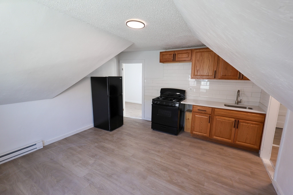 8 Colonial Avenue, Boston, Massachusetts, 2 Bedrooms Bedrooms, 4 Rooms Rooms,1 BathroomBathrooms,Residential Lease,For Rent,Colonial Avenue,73555559