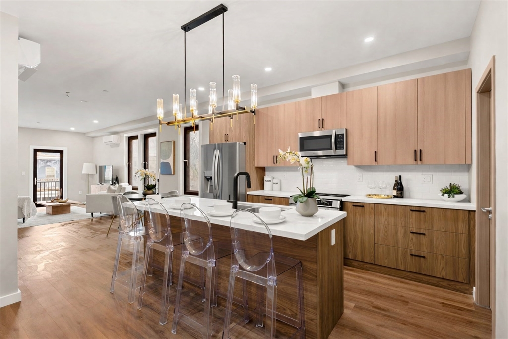 14 Schuyler, Boston, Massachusetts, 3 Bedrooms Bedrooms, 6 Rooms Rooms,3 BathroomsBathrooms,Residential,For Sale,Schuyler,73521895