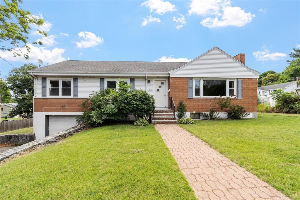 370 Albion St, Wakefield, Massachusetts, 3 Bedrooms Bedrooms, 7 Rooms Rooms,2 BathroomsBathrooms,Residential,For Sale,Albion St,73553504