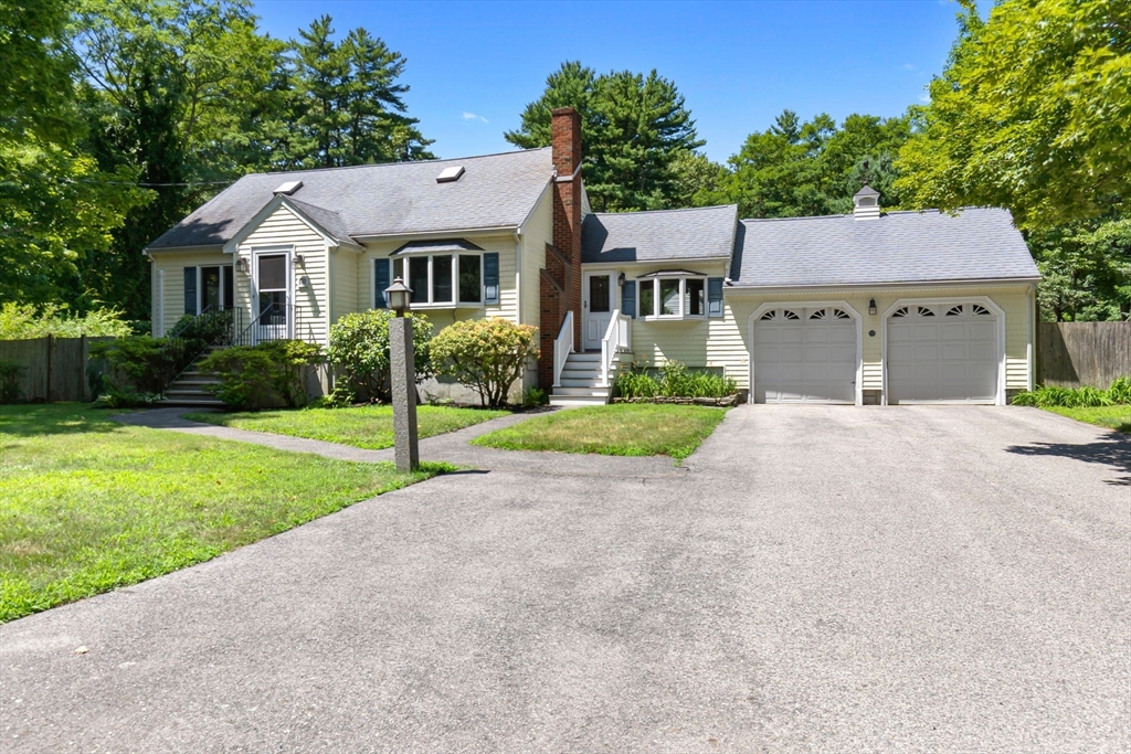 10 Standley St, Beverly, Massachusetts, 3 Bedrooms Bedrooms, 7 Rooms Rooms,2 BathroomsBathrooms,Residential,For Sale,Standley St,73555446