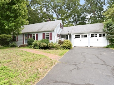 127 Anawan Rd, North Attleboro, Massachusetts, 4 Bedrooms Bedrooms, 6 Rooms Rooms,2 BathroomsBathrooms,Residential,For Sale,Anawan Rd,73554972