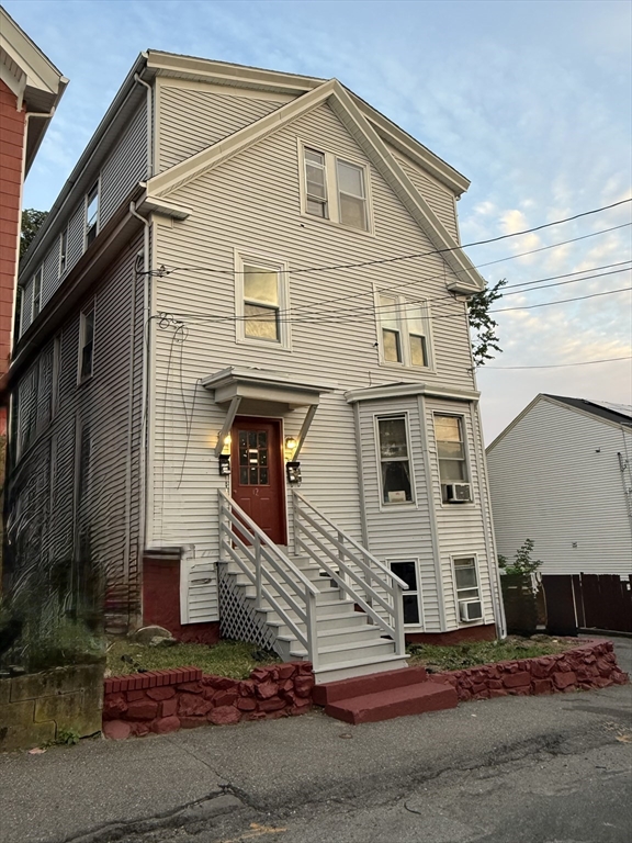12 Linwood Pl, Lynn, Massachusetts, 6 Bedrooms Bedrooms, 12 Rooms Rooms,3 BathroomsBathrooms,Residential Income,For Sale,Linwood Pl,73551253