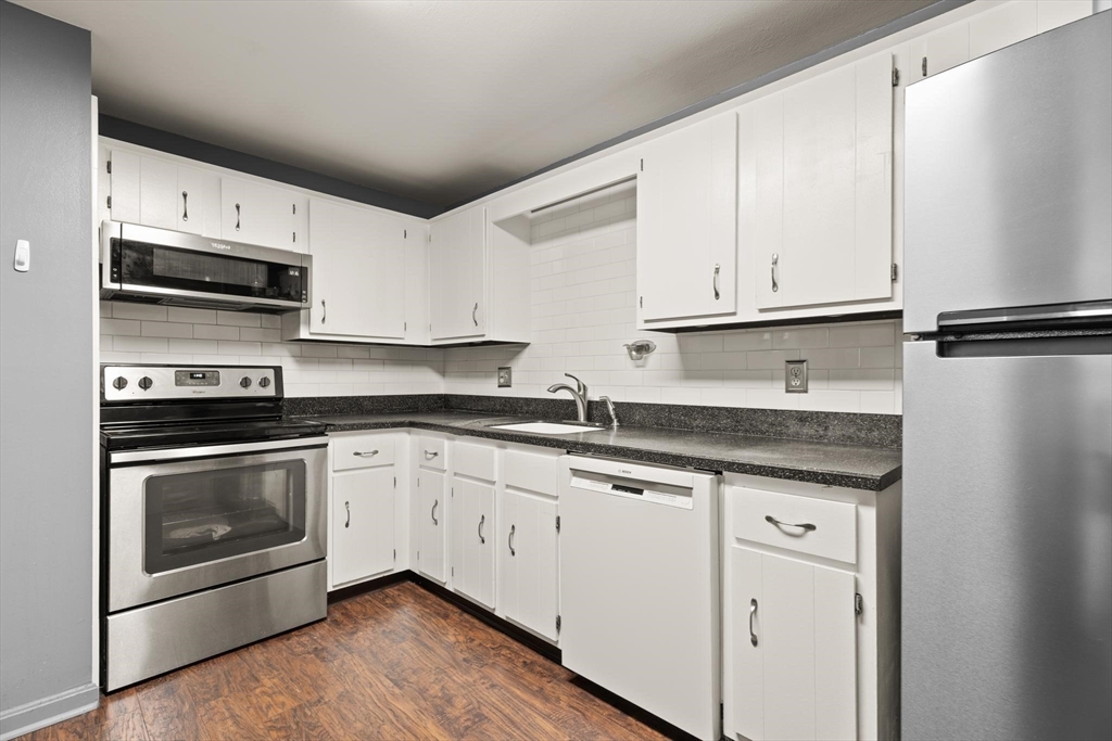 221 Oak St., Brockton, Massachusetts, 1 Bedroom Bedrooms, 4 Rooms Rooms,1 BathroomBathrooms,Residential,For Sale,Oak St.,73555575