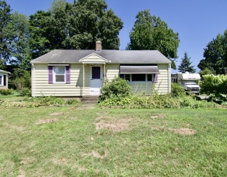 37 Philip St, Ludlow, Massachusetts, 2 Bedrooms Bedrooms, 5 Rooms Rooms,1 BathroomBathrooms,Residential,For Sale,Philip St,73555580