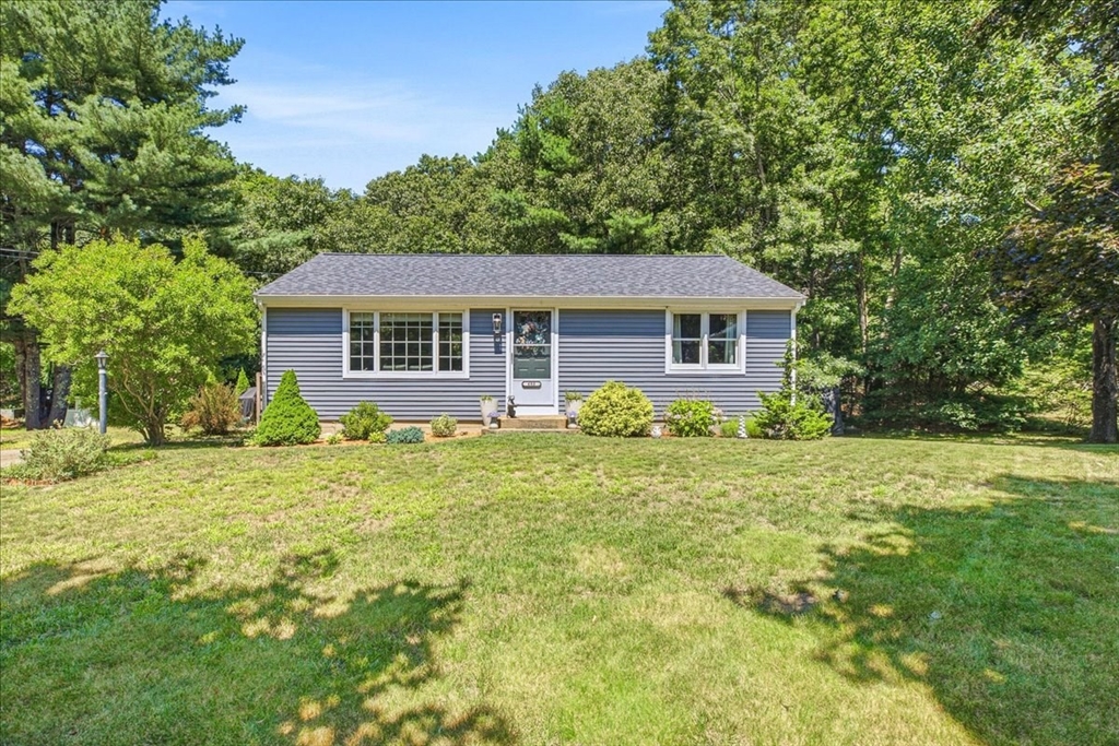 688 Plymouth St, Middleboro, Massachusetts, 2 Bedrooms Bedrooms, 5 Rooms Rooms,1 BathroomBathrooms,Residential,For Sale,Plymouth St,73555583