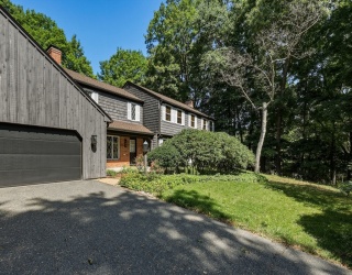3 Hilltop Dr, Wilbraham, Massachusetts, 4 Bedrooms Bedrooms, 10 Rooms Rooms,3.5 BathroomsBathrooms,Residential,For Sale,Hilltop Dr,73555495
