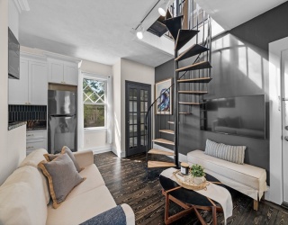 28 Columbus Ave, Beverly, Massachusetts, 1 Bedroom Bedrooms, 3 Rooms Rooms,1 BathroomBathrooms,Residential,For Sale,Columbus Ave,73555584
